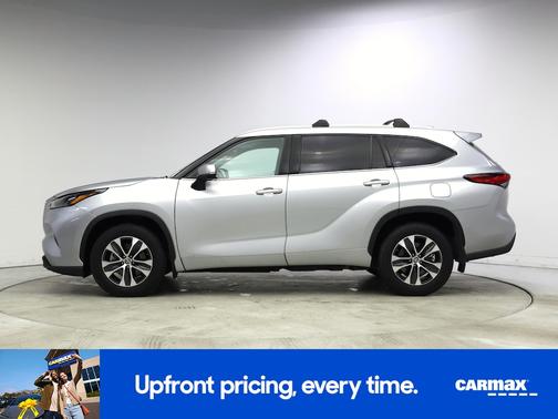 Silver 2022 Toyota Highlander Hybrid XLE