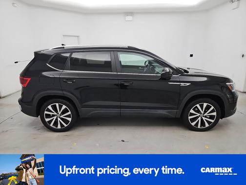 Black 2023 Volkswagen Taos SE