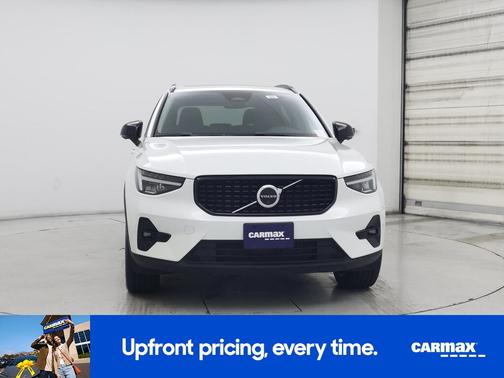 2025 Volvo XC40 B5 Plus Dark Theme