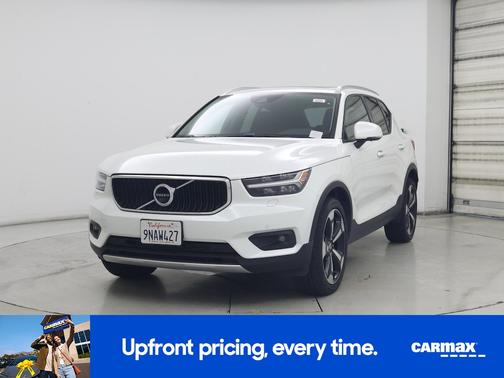 White 2021 Volvo XC40 T5 Momentum