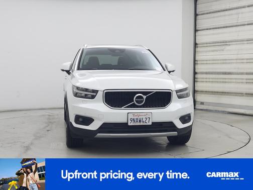 White 2021 Volvo XC40 T5 Momentum