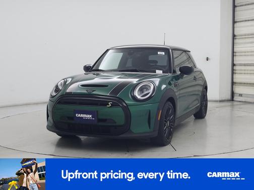 Green 2023 MINI SE Hardtop SE