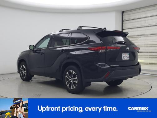 Black 2022 Toyota Highlander XLE
