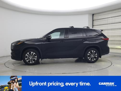 Black 2022 Toyota Highlander XLE
