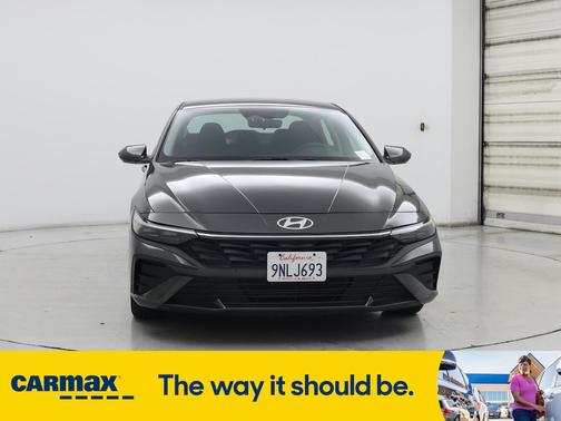 2024 Hyundai ELANTRA SE
