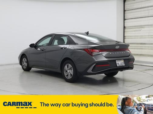 2024 Hyundai ELANTRA SE