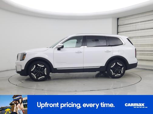 White 2024 Kia Telluride EX