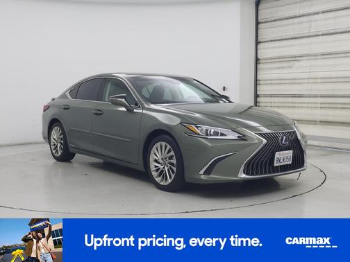 Green 2019 Lexus ES 300h Luxury