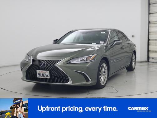 Green 2019 Lexus ES 300h Luxury