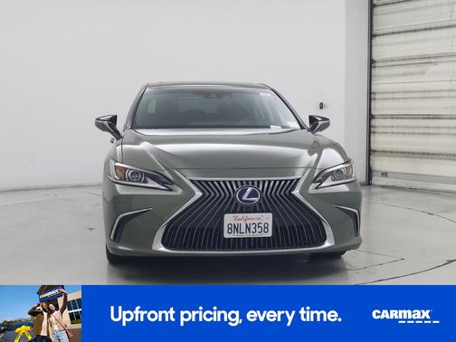 Green 2019 Lexus ES 300h Luxury