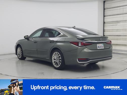 Green 2019 Lexus ES 300h Luxury