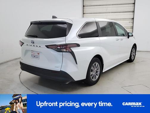 2025 Toyota Sienna XLE