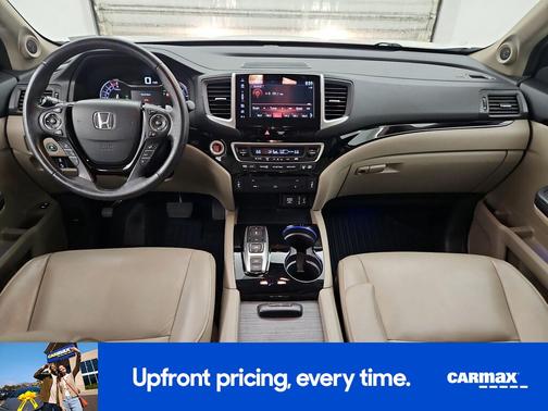 White 2017 Honda Pilot Touring