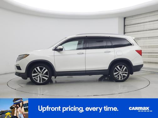 White 2017 Honda Pilot Touring