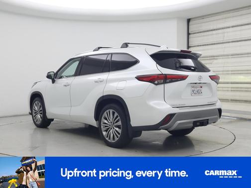 Pearl 2022 Toyota Highlander Platinum