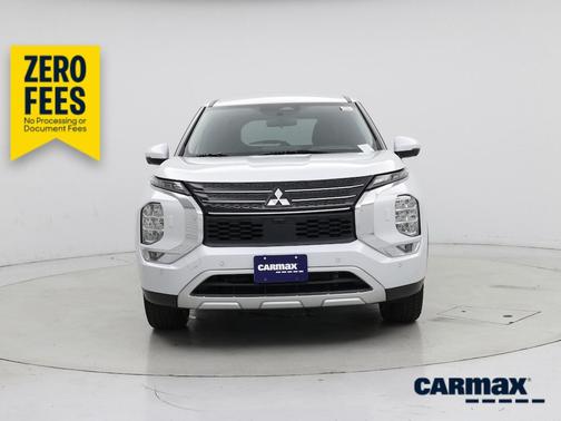White 2024 Mitsubishi Outlander SE