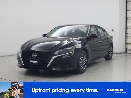Black 2023 Nissan Altima SV