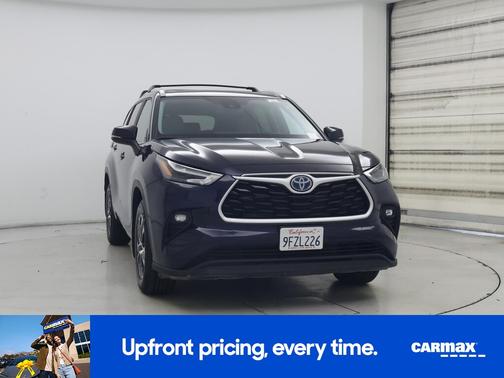 Blue 2023 Toyota Highlander Hybrid XLE