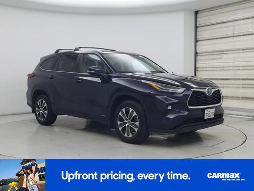 Blue 2023 Toyota Highlander Hybrid XLE