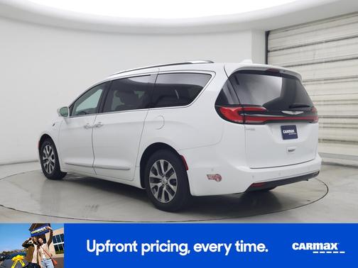 White 2022 Chrysler Pacifica Hybrid Pinnacle