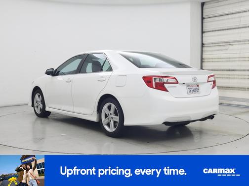White 2014 Toyota Camry SE