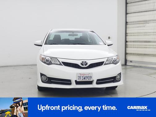White 2014 Toyota Camry SE