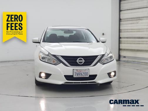 White 2017 Nissan Altima SV