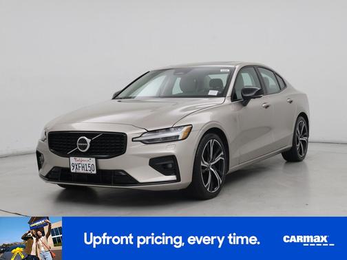 Gold 2024 Volvo S60 B5 Plus Dark Theme