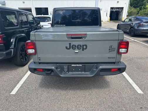 Sting Gray Clearcoat 2022 Jeep Gladiator Sport