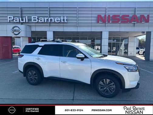 2025 Nissan Pathfinder SV