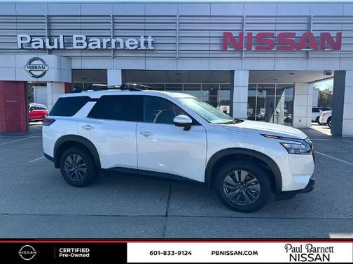 2025 Nissan Pathfinder SV