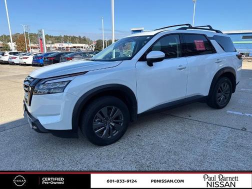 2025 Nissan Pathfinder SV