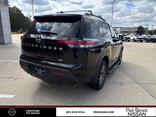 2024 Nissan Pathfinder SV