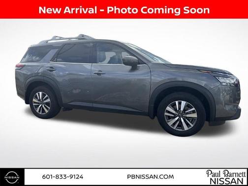 2024 Nissan Pathfinder SL