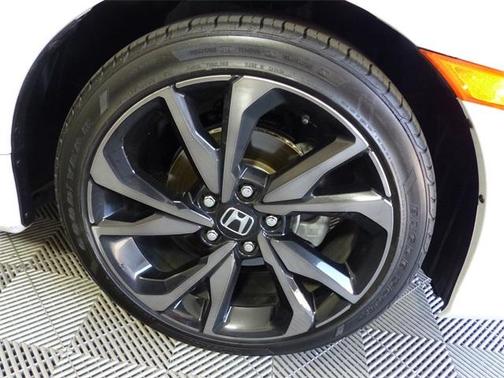 Photo 3 of 24 of 2020 Honda Civic Sport