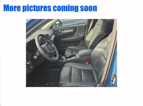 2023 Volvo XC40 B5 Ultimate Bright Theme