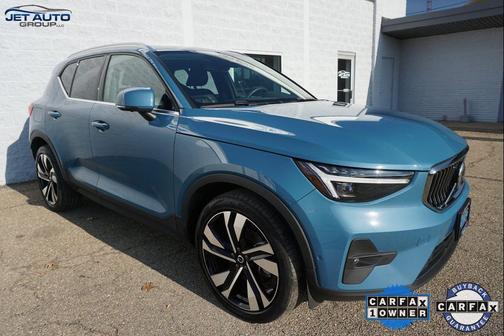 2023 Volvo XC40 B5 Ultimate Bright Theme