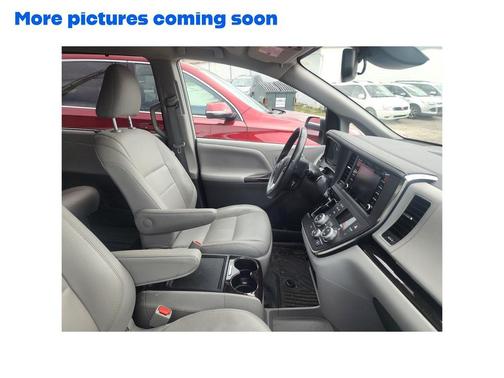 2019 Toyota Sienna SE