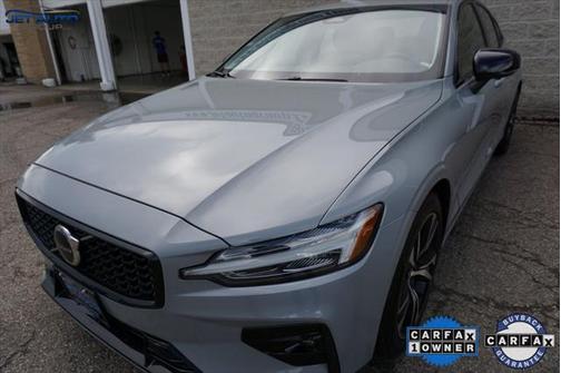 2024 Volvo S60 B5 Core Dark Theme