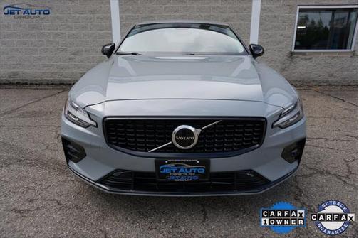 2024 Volvo S60 B5 Core Dark Theme