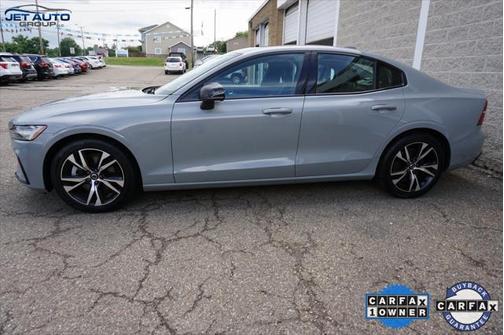 2024 Volvo S60 B5 Core Dark Theme