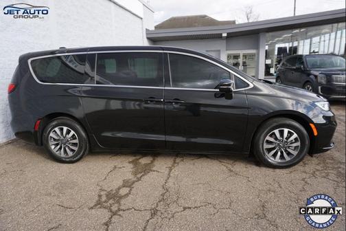 2022 Chrysler Pacifica Hybrid Touring L