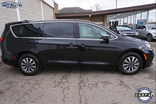 2022 Chrysler Pacifica Hybrid Touring L