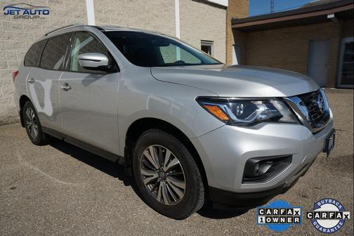 2017 Nissan Pathfinder SV