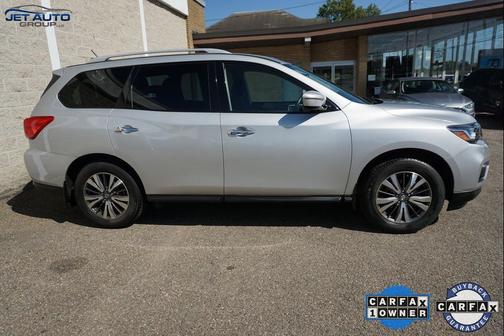 2017 Nissan Pathfinder SV