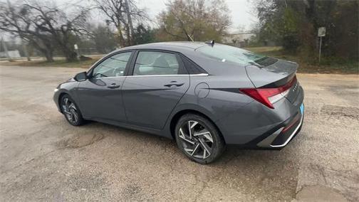 2025 Hyundai ELANTRA SEL