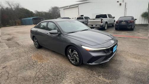 2025 Hyundai ELANTRA SEL