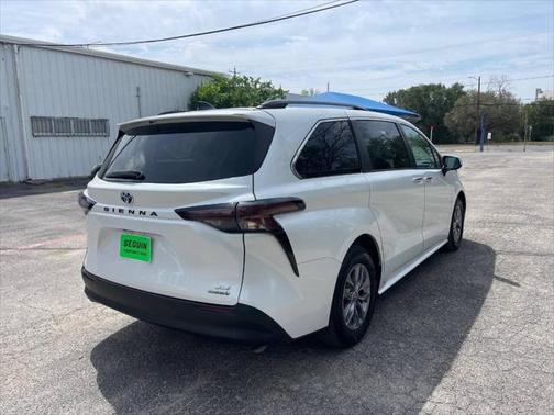 2023 Toyota Sienna XLE 8 Passenger