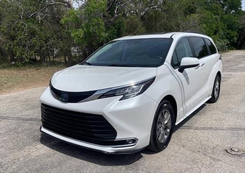 2023 Toyota Sienna XLE 8 Passenger