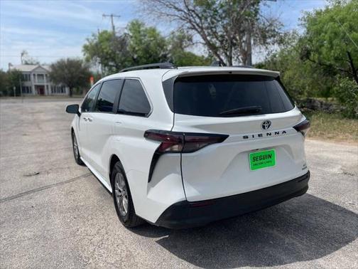 2023 Toyota Sienna XLE 8 Passenger